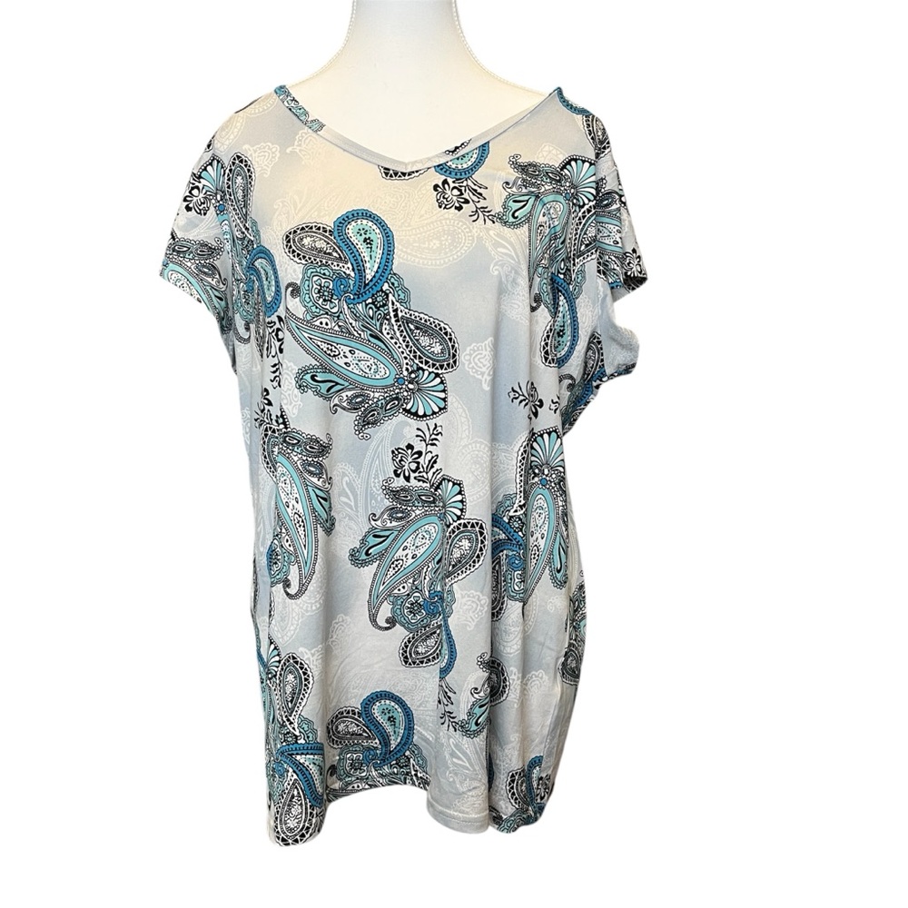NWOT • Women’s Paisley Short Sleeve Top